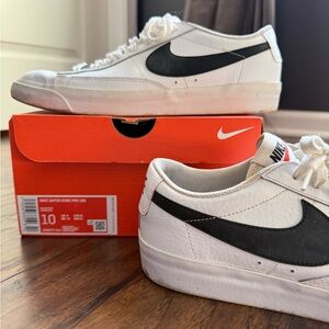 Nike Men's Classic White and Black Sneakers